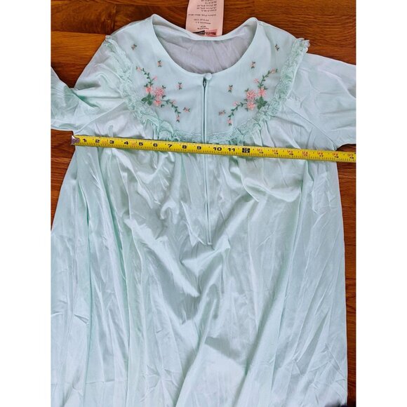 Vintage NWT Shadowline Nightgown with Embroidered Detail, Size Small, Mint Green - Picture 7 of 8